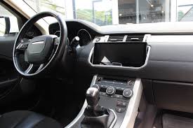 You get a slick, minimalist dashboard with plenty of glossy trims around the slim air vents and beside the central infotainment display. Android Unit Kit Range Rover Land Rover Evoque Gevalto