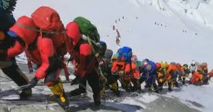 She was the first woman to die on mt. Climber Describes Scene In Everest S Death Zone Traffic Jams And Corpses Cbs News