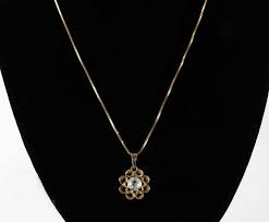 necklace with pendant gold 18k flower