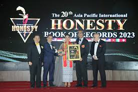 winners 20th honesty award