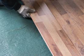 how does laminate flooring together