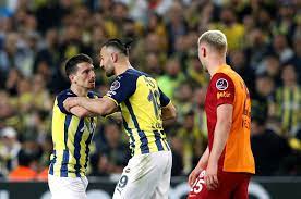 Fenerbahçe - Galatasaray derbisinde ortalık karıştı! Mert Hakan Yandaş  Marcao'nun üzerine yürüdü - Aspor