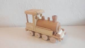 Holzspielzeug von fagus aus hochwertigem holz. Lokomotive Aus Holz Bauanleitung Zum Selber Bauen Holzspielzeug Selber Bauen Selber Bauen Holz