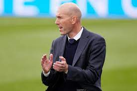 Mercato - Le PSG est prêt à offrir un salaire colossal et les pleins  pouvoirs à Zinédine Zidane