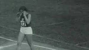 Het echtpaar schreef olympische geschiedenis door met een uur . Dana Zatopkova Olympic Javelin Champion Whose Love Affair With Emil Zatopek Enthralled The Sporting World Obituary