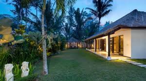 Mereka paling sering menampilkan dinding putih dan furnitur yang. Villa Candi Kecil Empat 4 Bedroom Villa In Ubud Book Direct