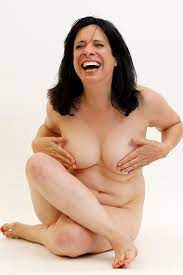 Foto-Kampagne zeigt nackte Frauen: Die __nackte Wahrheit__: Normale Frauen  zeigen sich selbstbewusst | COSMOPOLITAN