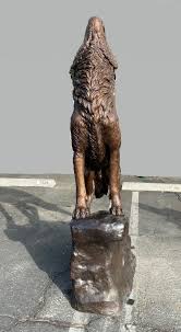 Heroic Howling Wolf Bronze Statue