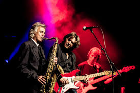 the dire straits experience returns to