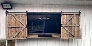1280 x 720 jpeg 232 кб. Project Spotlight Outdoor Tv Cabinet With Barn Doors Diy Backyard