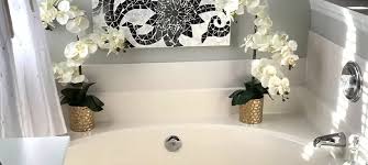 10 Popular Guest Bathroom Wall Decor Ideas