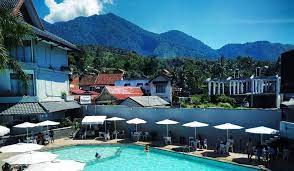 Penginapan surya alam satu manajemen dengan kolam air panas surya alam. Hotel Dengan Kolam Renang Air Hangat Di Garut Berendam Lama Lama Nggak Masalah