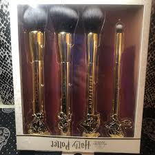 four piece all houses makeup brushes