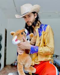 📩 click below to write to joe. Jared Leto Dressed Up As Joe Exotic From Netflix S Tiger King And Live Tweeted The First Episode