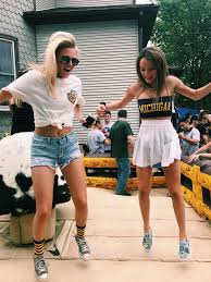 This post features 22 of the cutest game day outfits that you can copy this year. Michigan Tailgate Outfit College Gameday Outfits Party Outfit College Tailgate Outfit