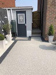 7 Benefits Of Resin Patios And Paths