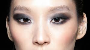 smokey eyes