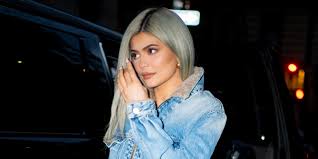 Diy sky blue/teal hair tutorial. Kylie Jenner Debuts Sky Blue Hair On New Year S Eve Allure