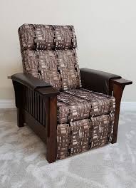 85 Recliner W Leather Arm Covers Oak