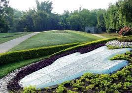 This is small garden, (not that big), best time to visit this place is during flower fest also known as chrysanthemums show, which is organised every year. Terraced Garden Chandigarh City