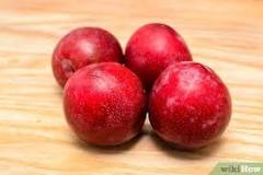 Do plums ripen in the fridge?