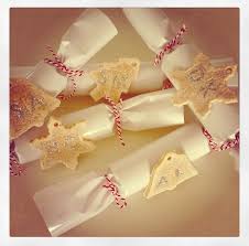 Here are 32 christmas crackers that you can make yourself. Homemade Christmas Crackers Easy To Make And Delicous