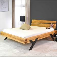 Choisir un lit en bois massif vous permet de donner une ambiance naturelle et pure à votre accessoirisez votre lit en bois massif avec des coussins de style scandi, plaid en fausse fourrure ou. Lit Double En Bois Massif De Pin Et Metal Y Kha Home Design