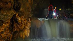 Air terjun sumperman's big sister, memang cukup unik dan panjang juga namanya. Gua Barat Gemuruh Perut Karst Di Gombong Selatan Ardian Kusuma