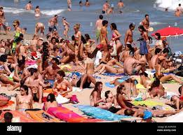 Crowded beach barcelona hi-res stock photography and images - Alamy