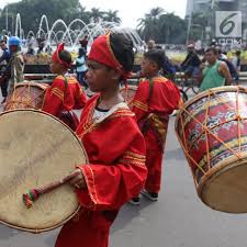 Musik tradisional adalah musik yang berasal dari daerah yang menggunakan bahasa , alat musik sesuai dengan asal musik tradisional masing masing. Mengenal Ciri Khas Lagu Daerah Dan Fungsinya Perlu Dilestarikan Hot Liputan6 Com