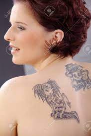 Schöne Nackte Frau Mit Tattoo Und Roten Haaren Lizenzfreie Fotos, Bilder  Und Stock Fotografie. Image 29572565.