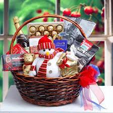 The greatest part about exchanging gifts on christmas morning is watching the look on your recipient's face as they open their presents. Christmas Gifts 2021 100 Christmas Gift Ideas Online Xmas Gifts Ferns N Petals