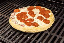 how to cook frozen pizza on gas grill