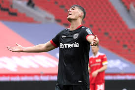 Schick | free your skin™. Bayer 04 Leverkusen Hannes Wolf Nimmt Patrik Schick In Schutz