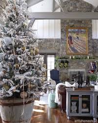 We've got christmas decoration ideas aplenty. 40 Cozy And Cheerful Homes Decorated For A Snowy Christmas