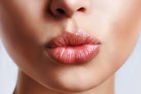 5 makeup tricks that plump your lips
