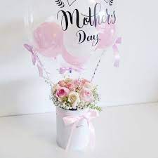 She was so happy that she showed them to everyone including me and my friend & then she picked up her. Hot Air Balloon Blooms Box Floratorie Singapore Online Florist Flower Delivery Flower Arrangment Workshop Balloon Gift Balloons Flower Box Gift