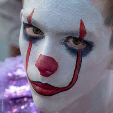 pennywise street performer clown