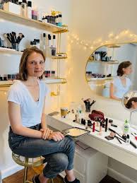 professional freelance makeup artist