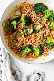 10 minute soba noodle veggie stir fry