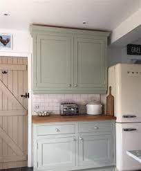 Country kitchen mantle farrow ball lime white and green ground. Modern Country Style Farrow And Ball Kitchen Cabinet Colours