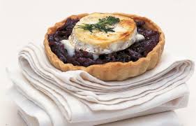 red onion tarts with goats cheese