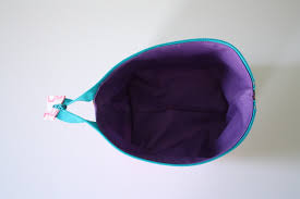 open wide zippered pouch diy tutorial