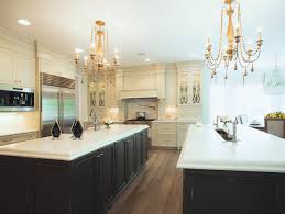 traditional transitional kitchen in