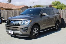 2018 ford expedition xlt in half moon