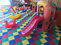 May be combined with other colors of runnen floor decking. Piso Modular Kids Playground Com Amortecedor De Impacto Colorido Squaadra Pisos Esportivos