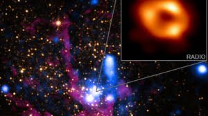 Astrónomos creen haber detectado el primer agujero negro flotante - Infobae