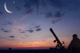 تشير التقارير إلى ان رؤية هلال شهر رمضان المبارك 1442 هـ مساء الإثنين 12 أبريل في أفق المنطقة، غير ممكنة بالعين المجردة وكذا بواسطة التلسكوب، وستكون الرؤية ممكنة بالتلسكوب مع صفاء الجو وذلك في غرب وجنوب القارة. M303wmetgsdeum