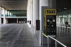 Resultado de imagen de parada de taxis vacía