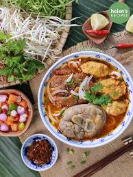 vietnamese y beef noodle soup bún